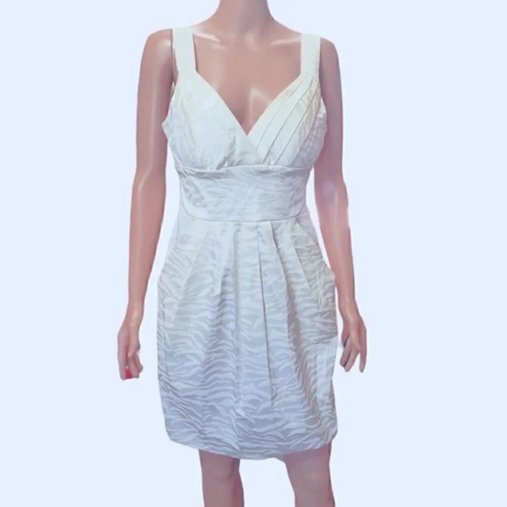 B. Darlin Jacquard Pleated Front Sleeveless Dress Size 13/14